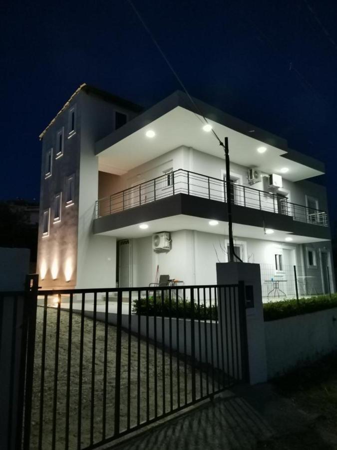 Angelina Villa *