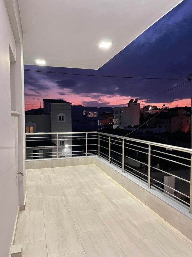 Angelina Villa *
